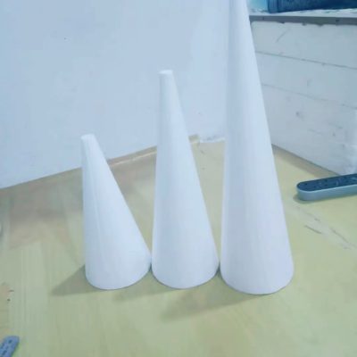 مخاريط فوم بيضاء للحرف اليدوية